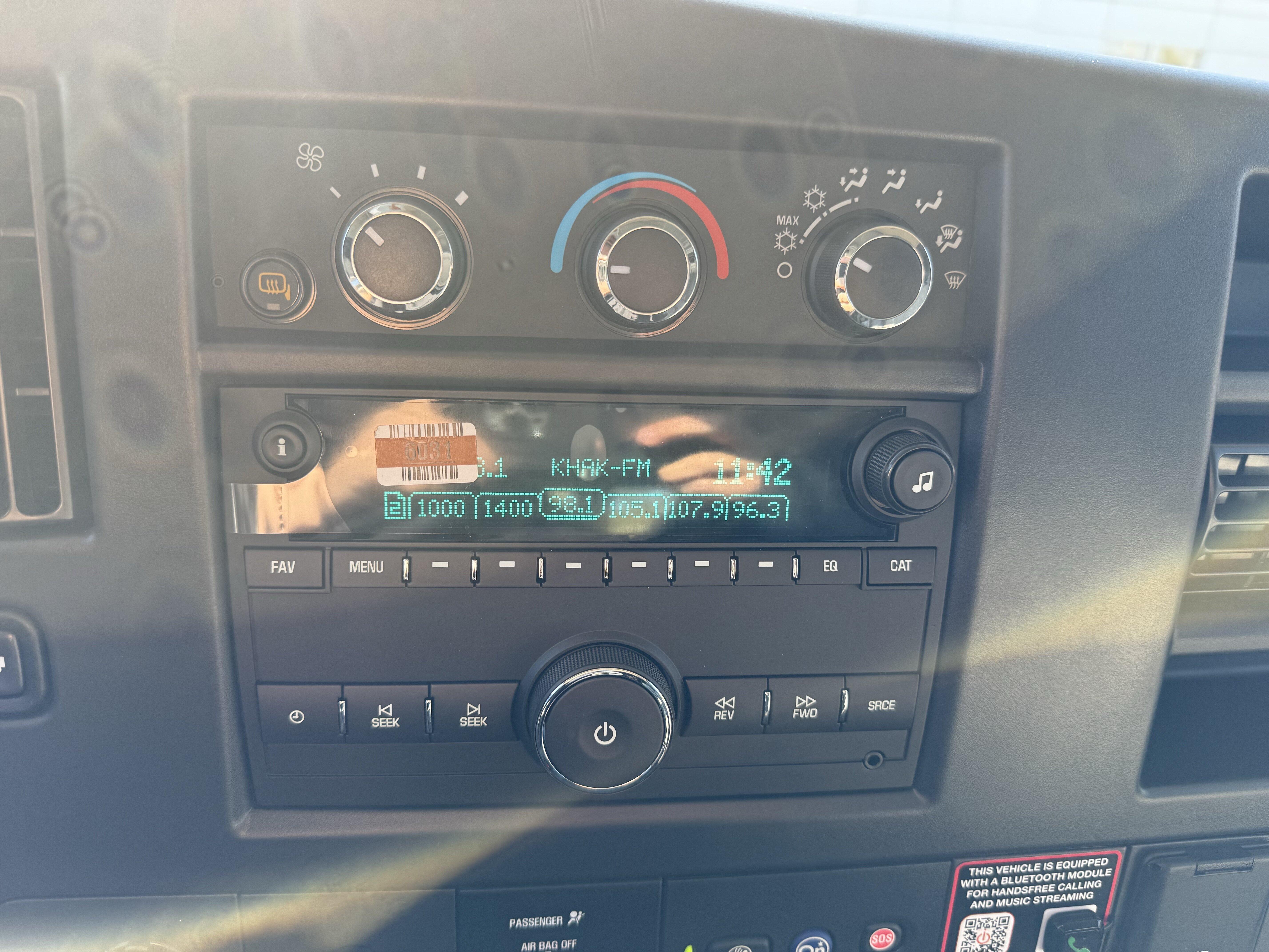 2025 Chevrolet Express Cargo Work Van - Photo 18