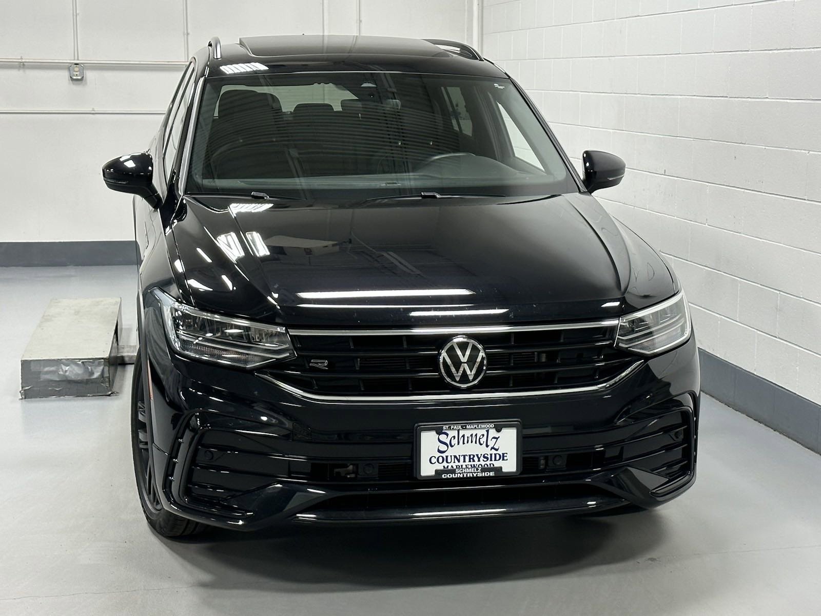 Used 2022 Volkswagen Tiguan SE R-LINE BLACK with VIN 3VVCB7AX0NM172613 for sale in Maplewood, Minnesota