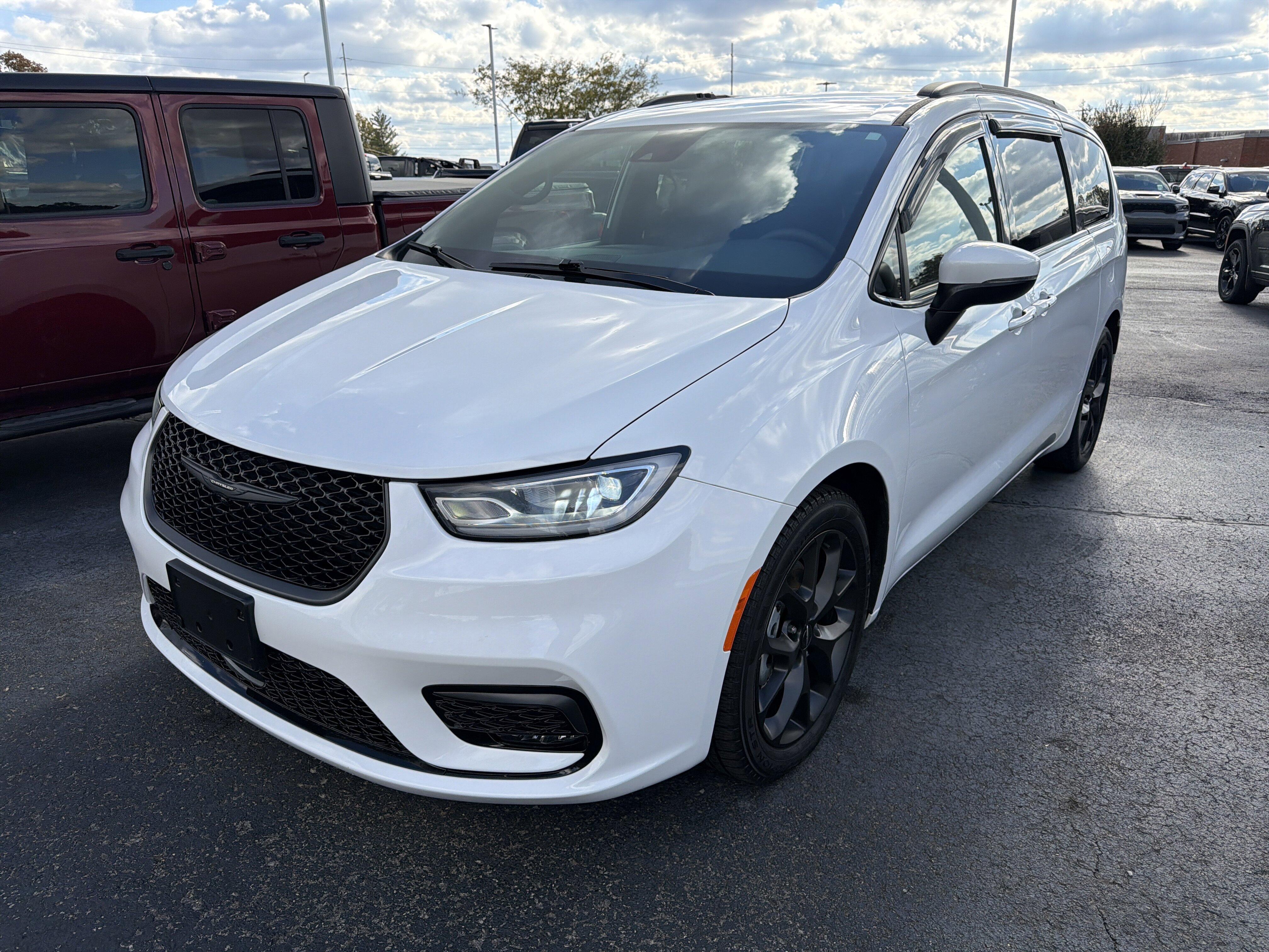 2023 Chrysler Pacifica Touring L