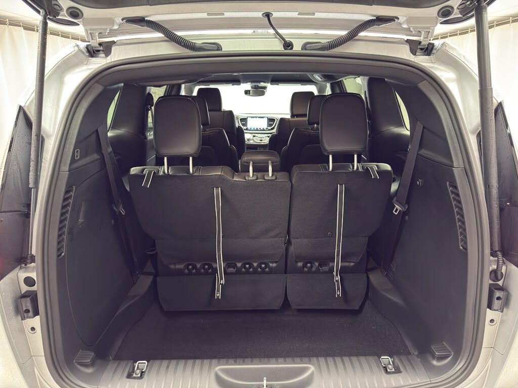 2026 Chrysler Pacifica Select - Photo 16