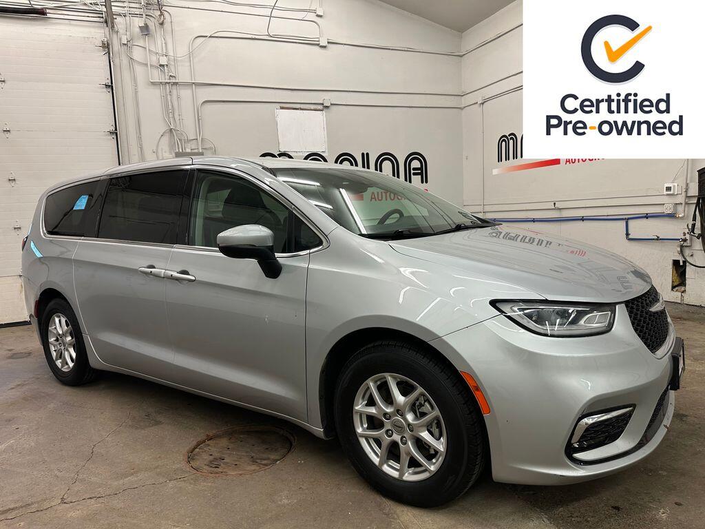 2023 Chrysler Pacifica Touring L's photo