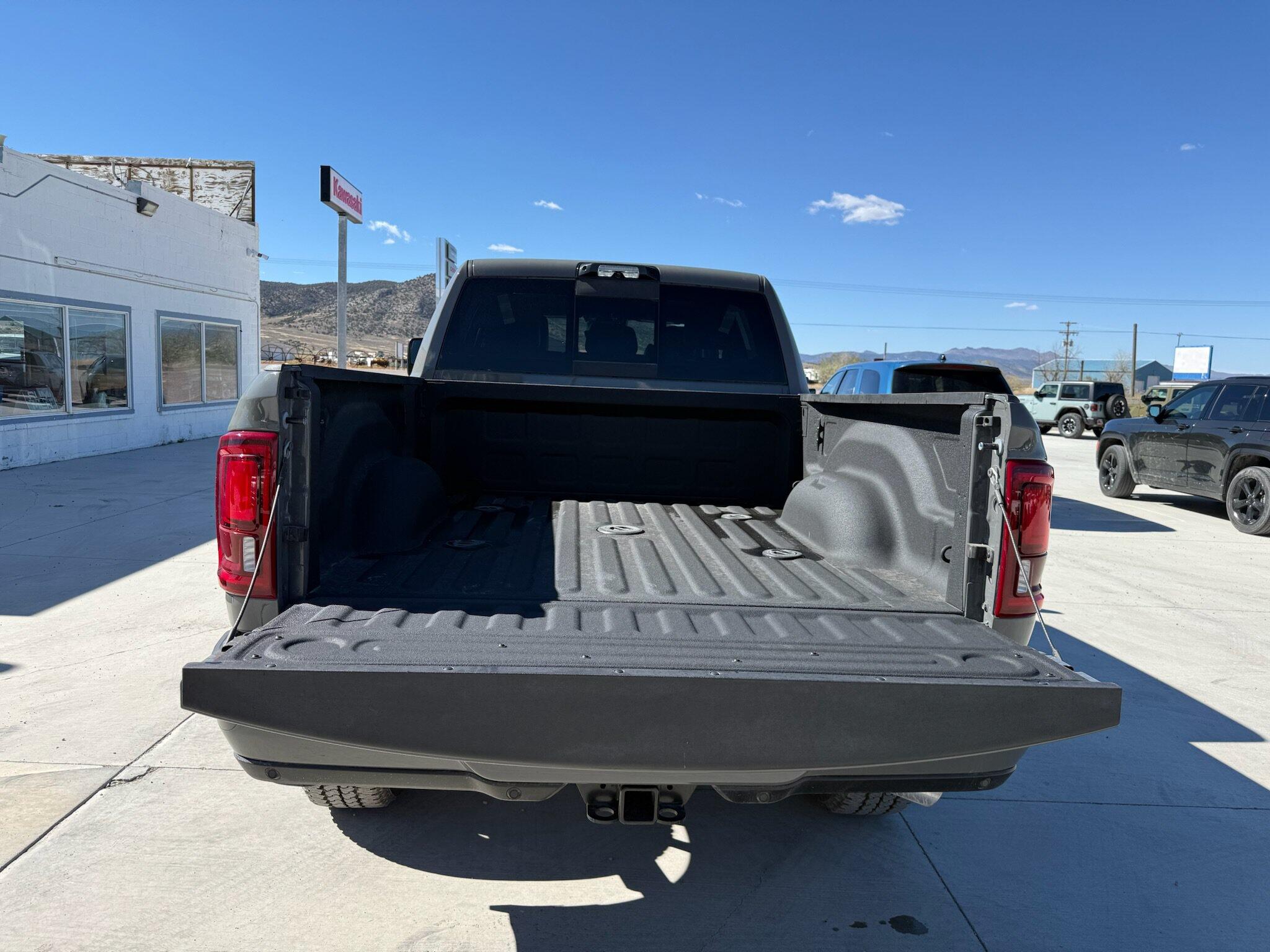 2026 RAM 3500 Laramie - Photo 6