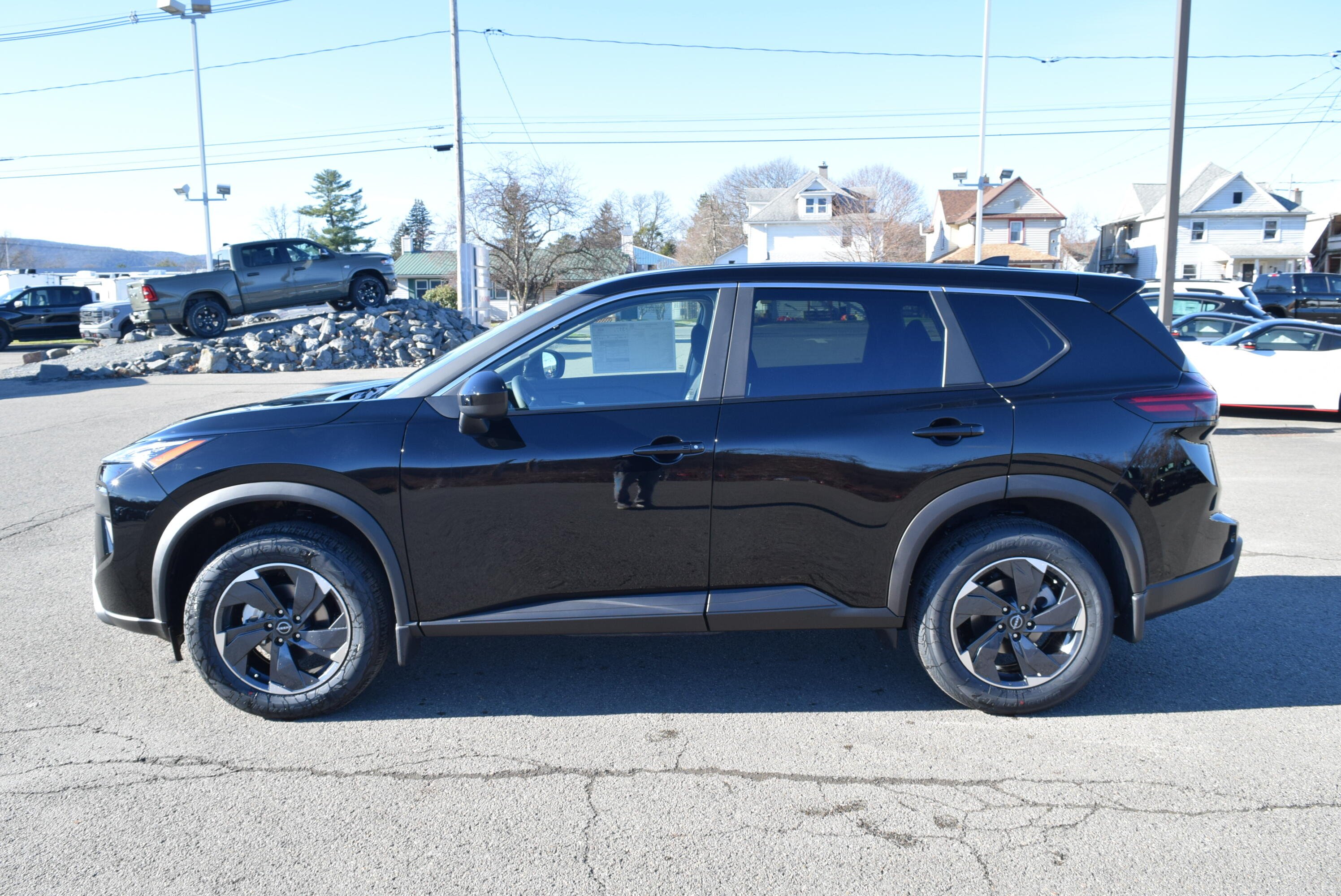 2026 Nissan Rogue SV's photo