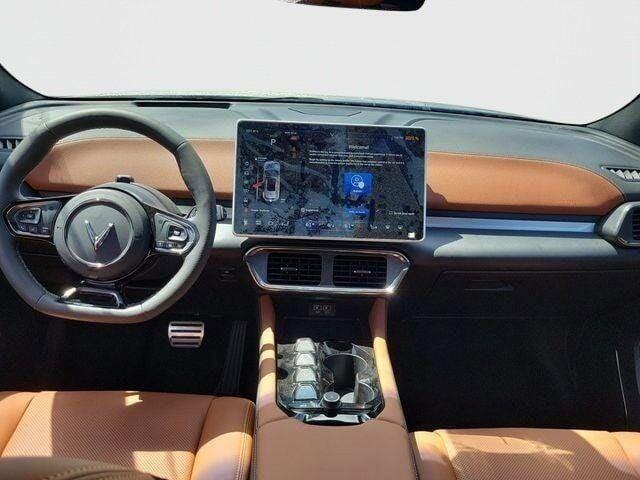2025 VinFast VF 8 Plus - Photo 8