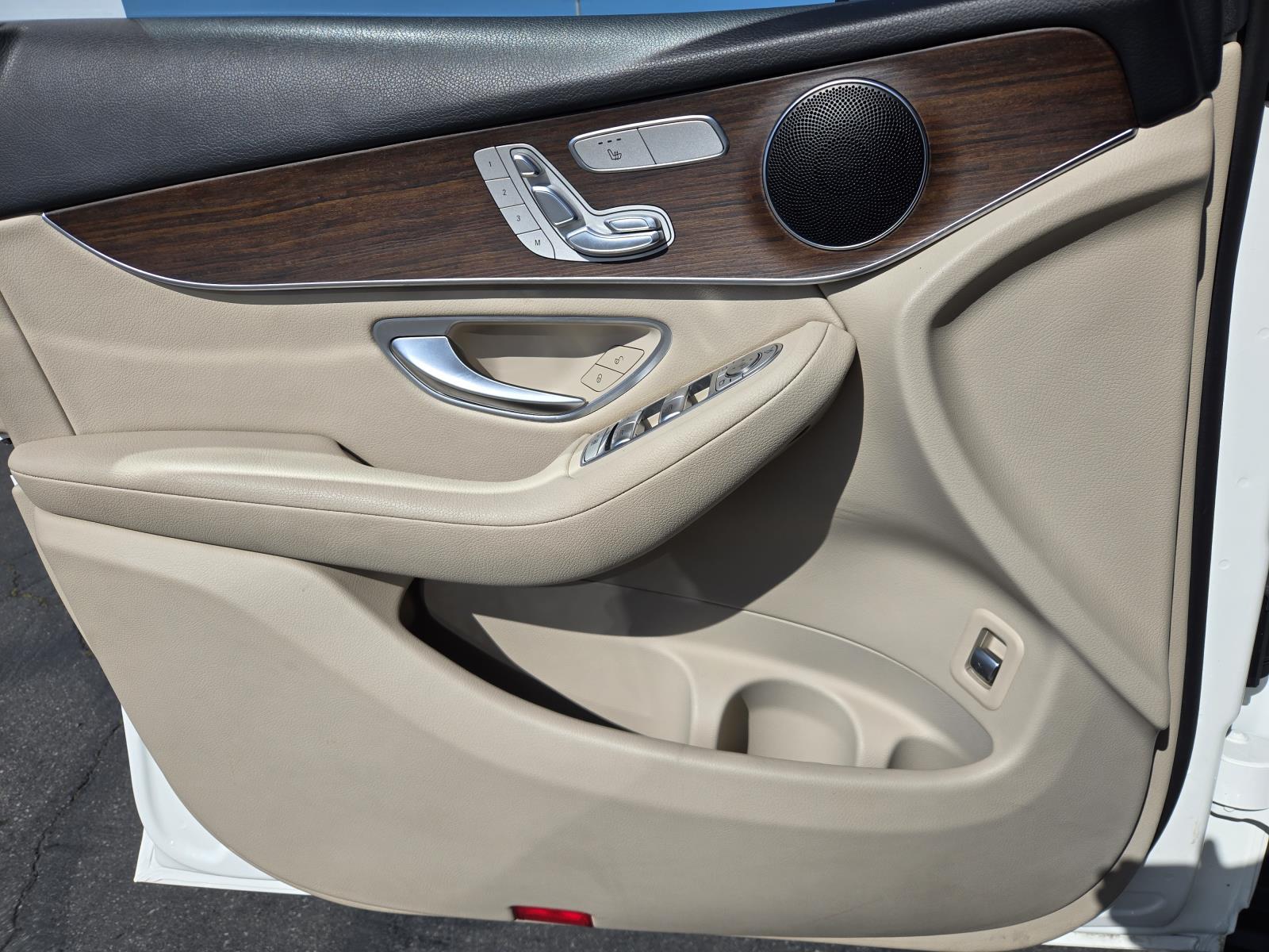 2022 Mercedes-Benz GLC GLC300 - Photo 18