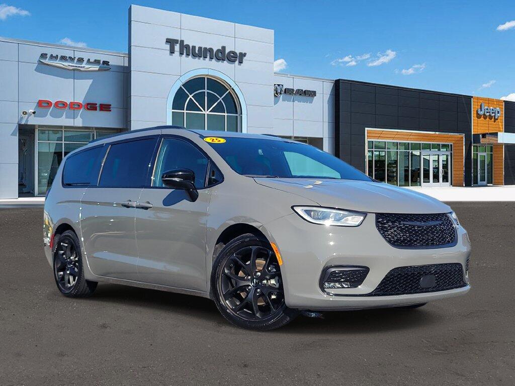 2025 Chrysler Pacifica