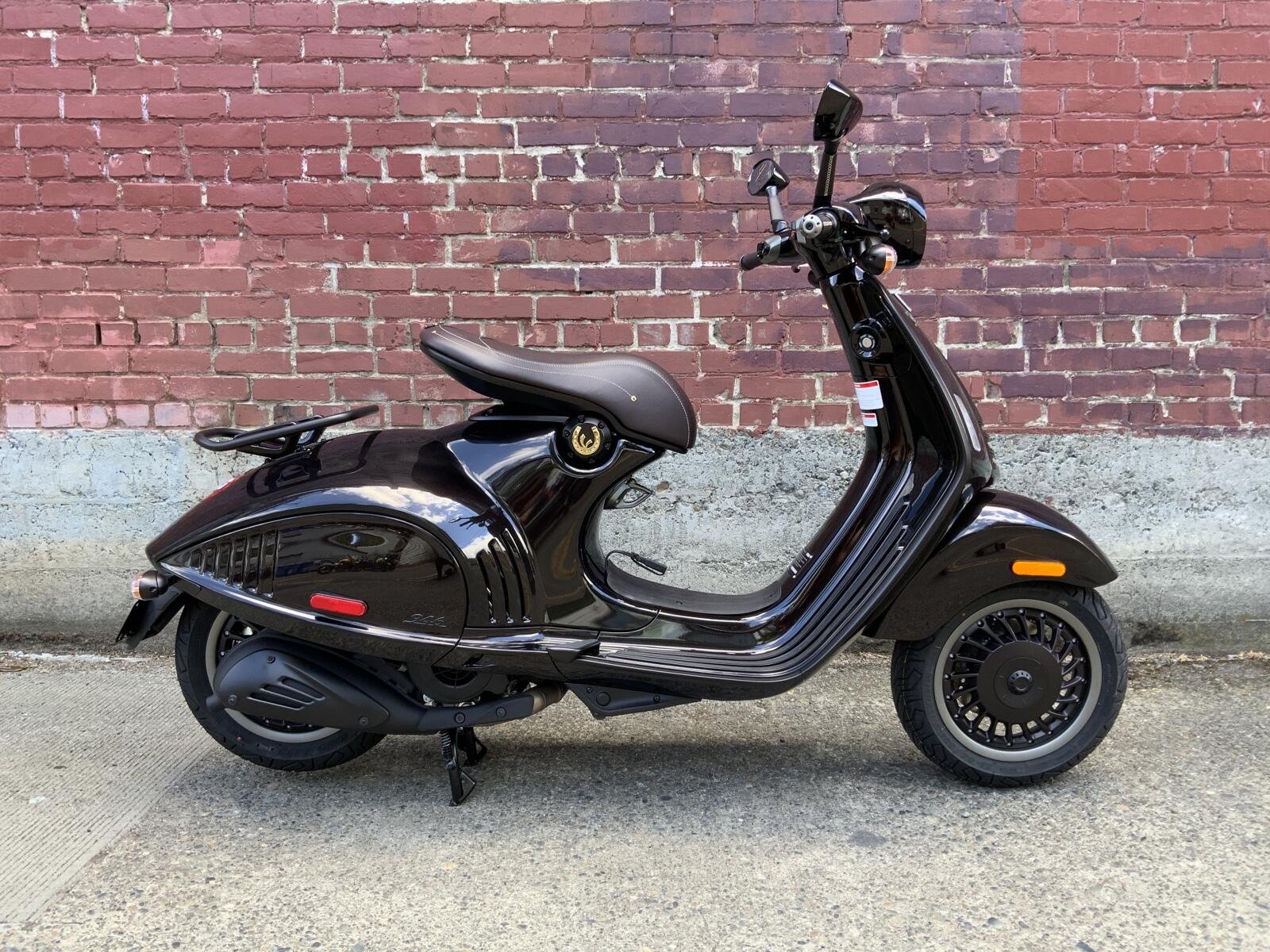 2026 Vespa 946 HORSE