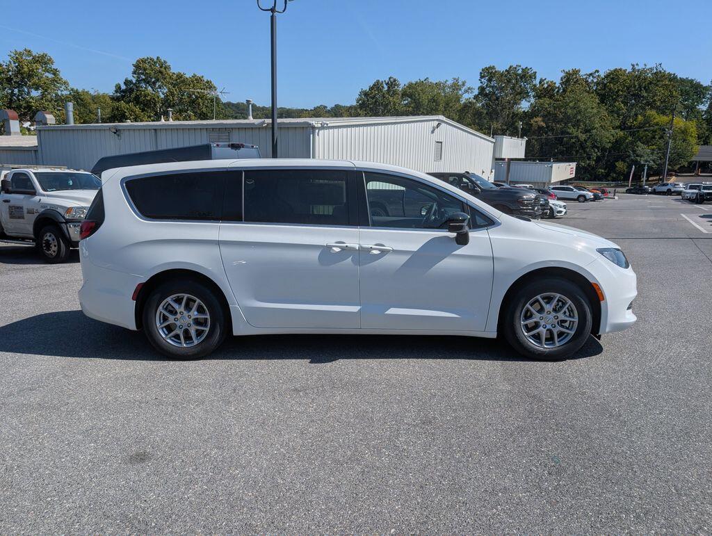 2026 Chrysler Voyager LX - Photo 27