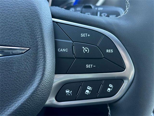 2025 Chrysler Pacifica Select - Photo 12