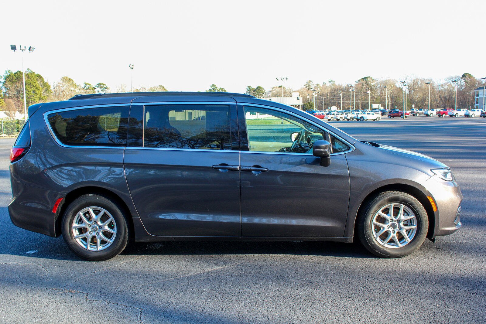 Used 2022 Chrysler Pacifica Touring L with VIN 2C4RC1BG6NR141912 for sale in Suffolk, VA