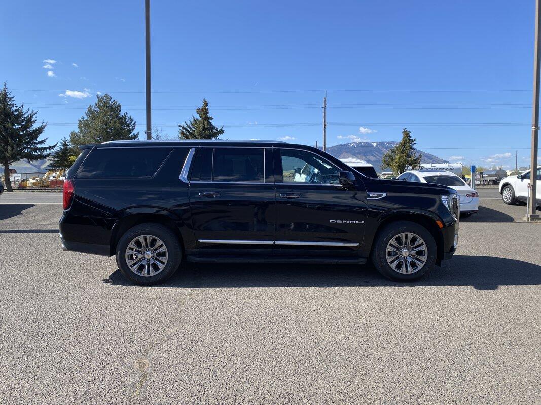 Used 2021 GMC Yukon XL Denali with VIN 1GKS2JKLXMR321632 for sale in Island City, OR