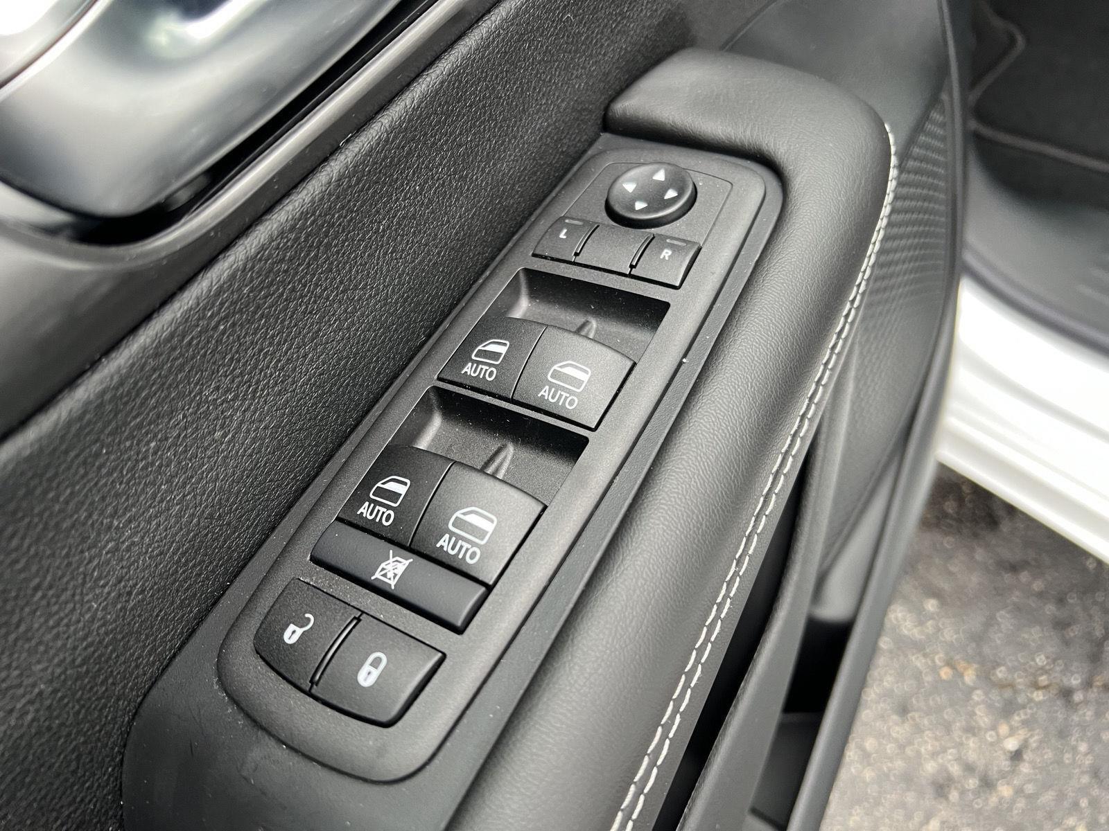 2026 Chrysler Pacifica Select - Photo 16