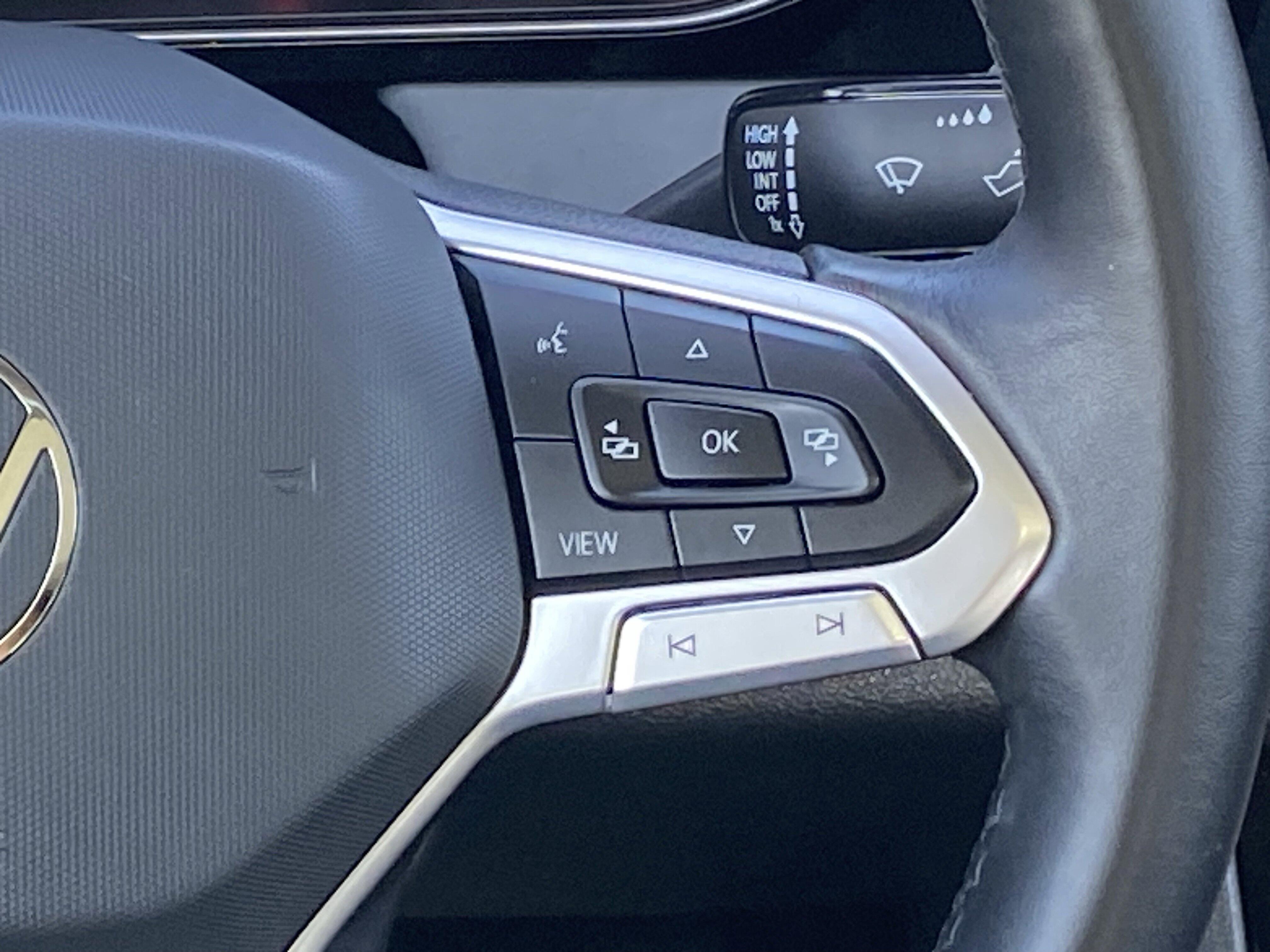 2025 Volkswagen Jetta SE - Photo 18