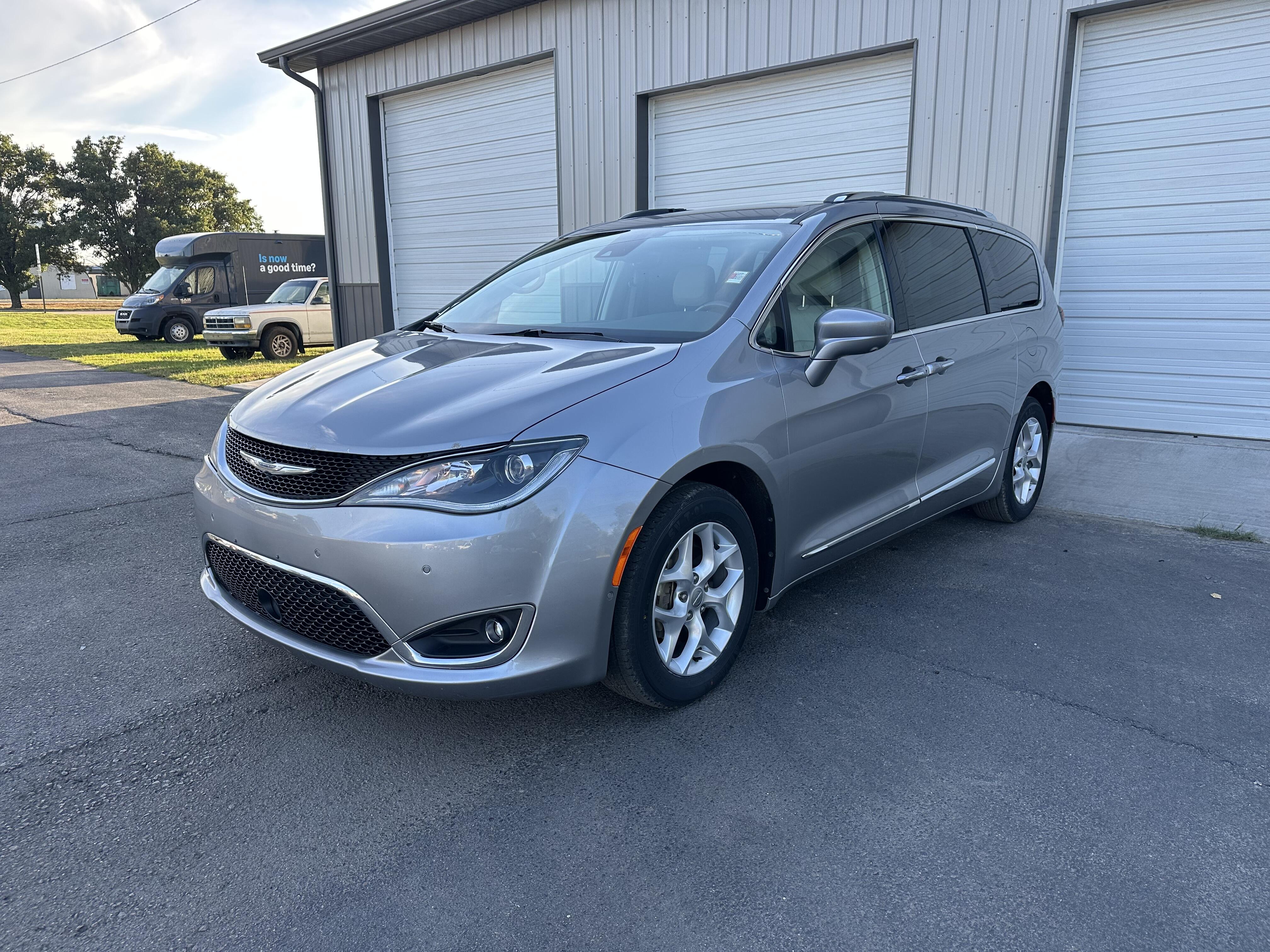 2017 Chrysler Pacifica Touring-L Plus