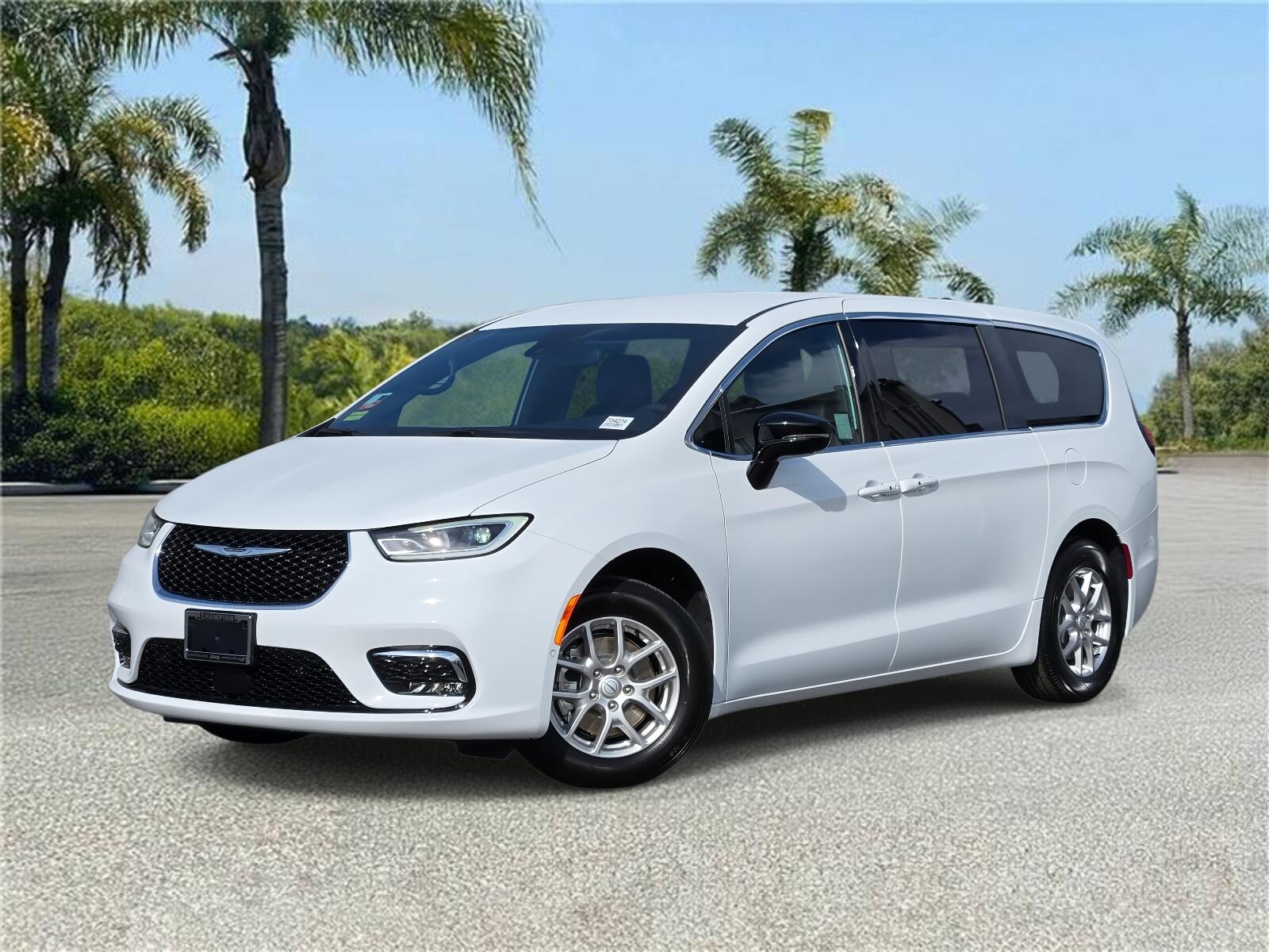 2026 Chrysler Pacifica Select's photo