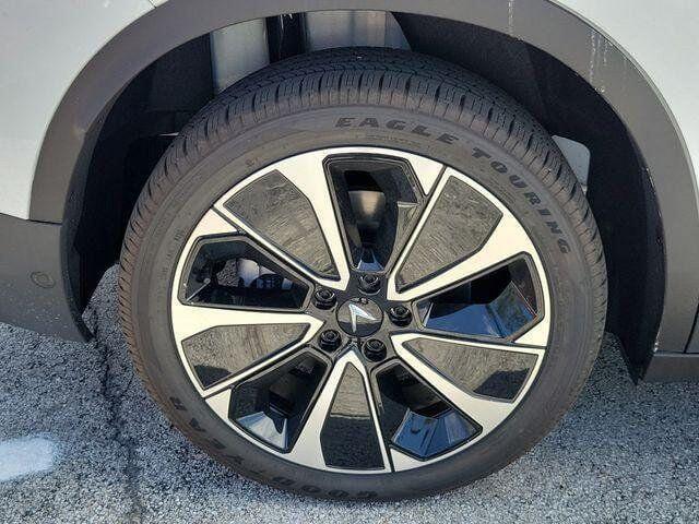 2025 VinFast VF 8 Plus - Photo 16
