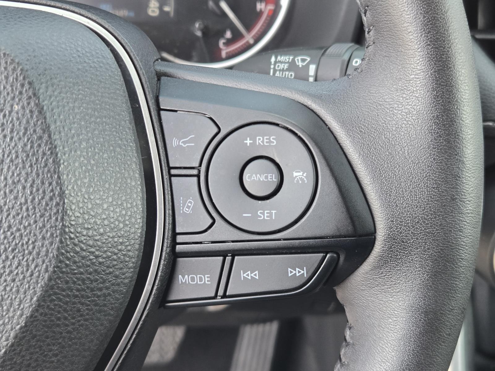 2023 Toyota RAV4 XLE - Photo 18