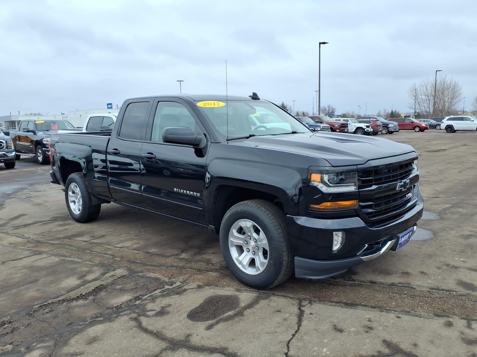 Used 2017 Chevrolet Silverado 1500 LT Z71 with VIN 1GCVKREC8HZ384902 for sale in Mankato, Minnesota