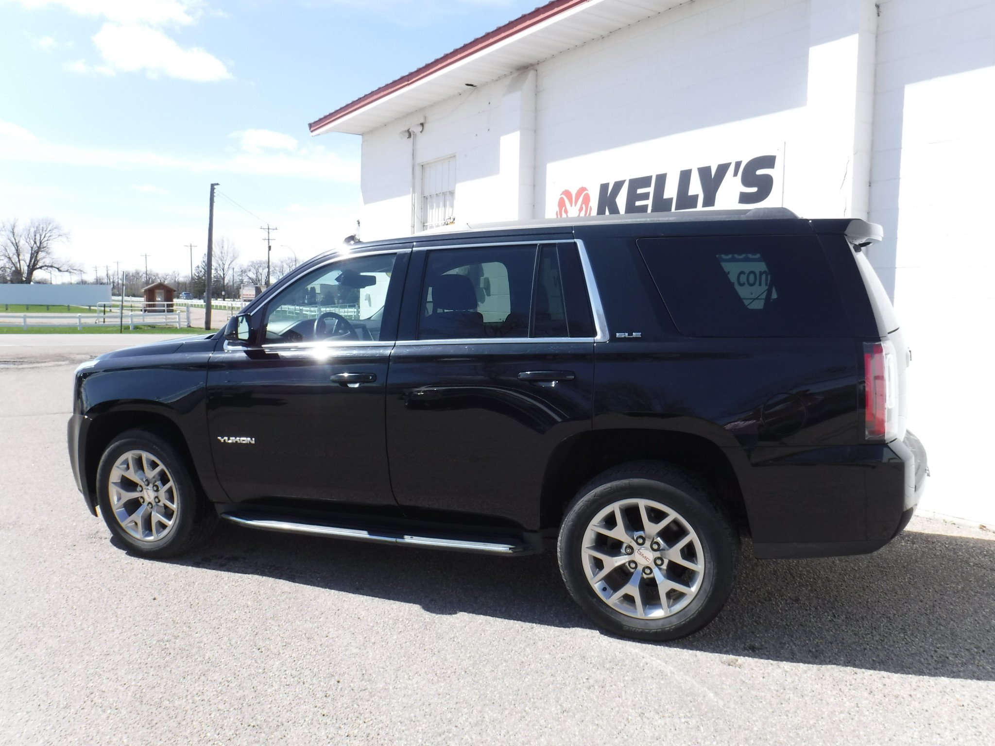Used 2016 GMC Yukon SLE with VIN 1GKS2AKC2GR466975 for sale in Ada, Minnesota