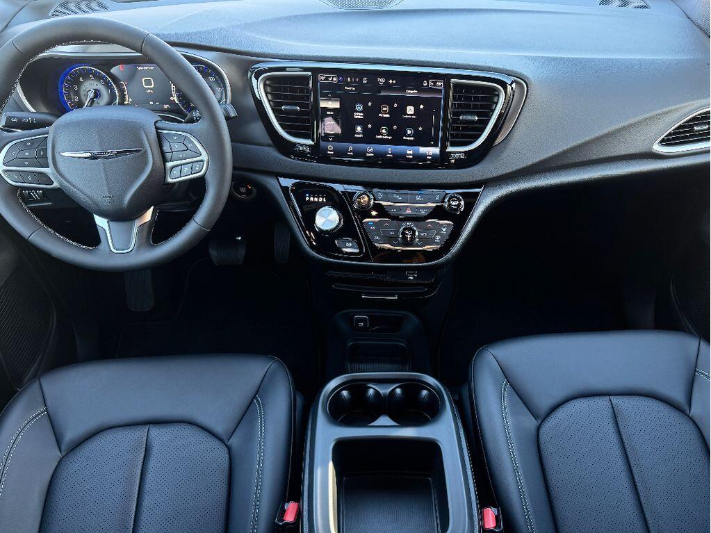 2026 Chrysler Voyager LX - Photo 9