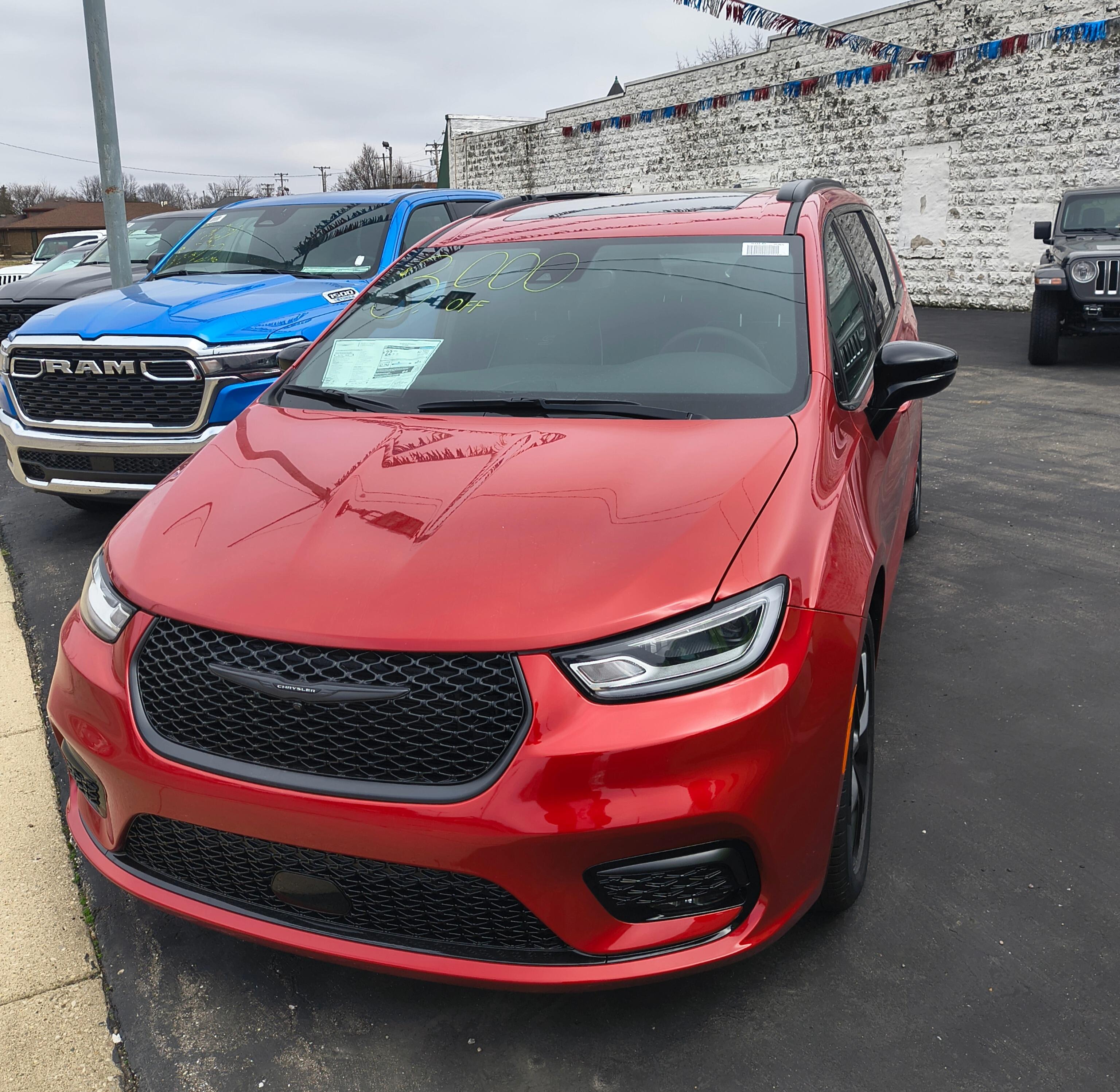 2026 Chrysler Pacifica Limited's photo