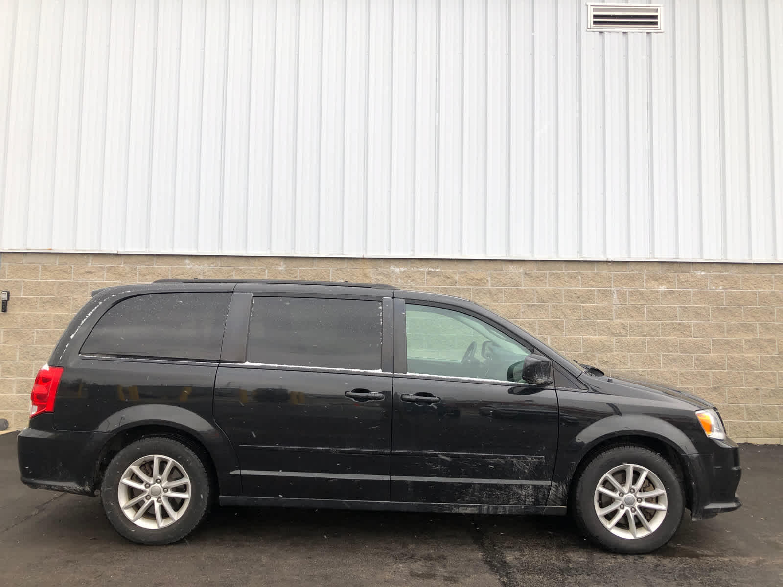 Used 2016 Dodge Grand Caravan SXT with VIN 2C4RDGCG3GR340207 for sale in Wilmington, OH