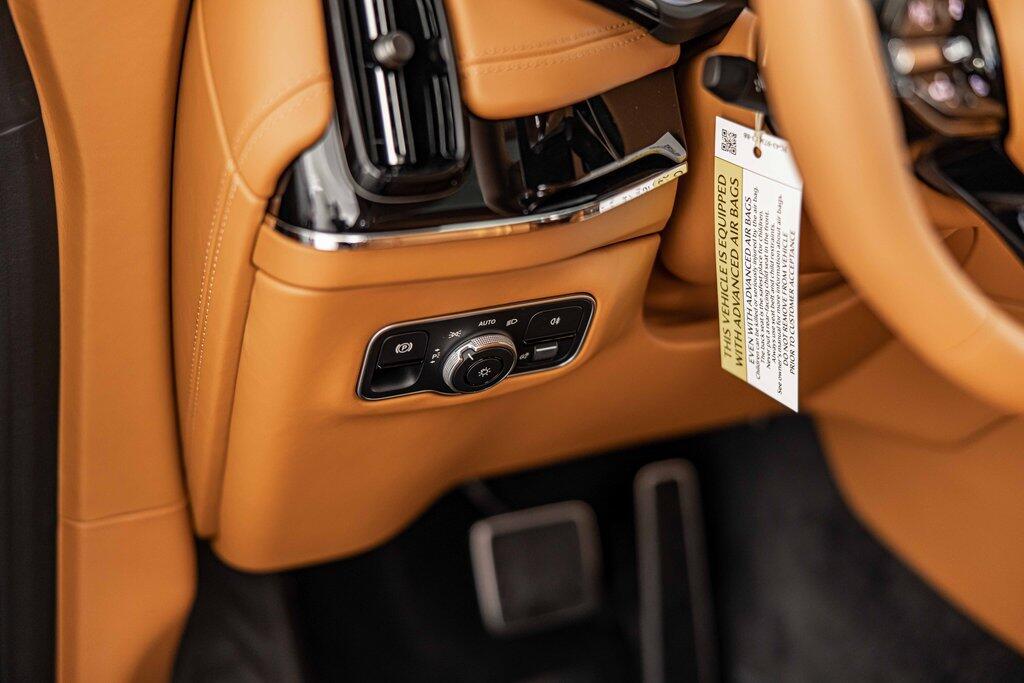2026 Aston Martin DBX 707 - Photo 22