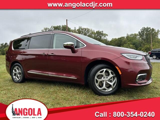 Used 2022 Chrysler Pacifica Limited with VIN 2C4RC1GG3NR197007 for sale in Angola, IN