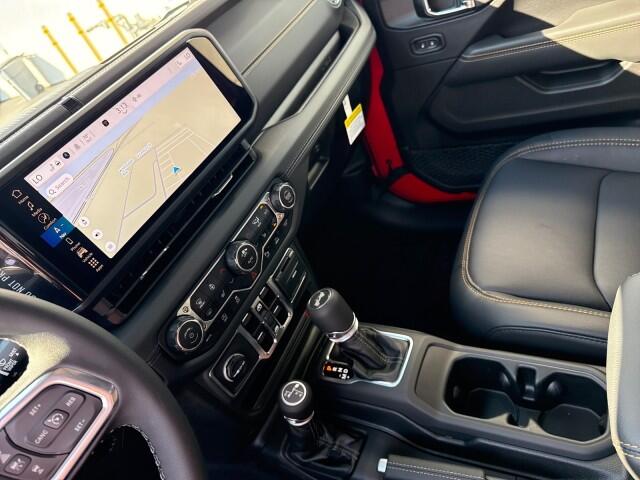 2025 Jeep Wrangler 4-Door Sahara - Photo 17