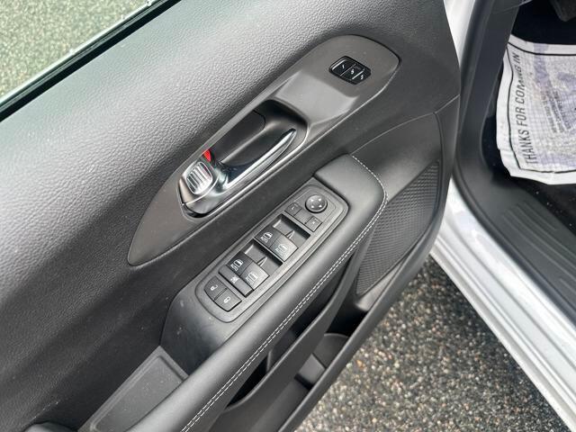 2025 Chrysler Pacifica Select - Photo 19