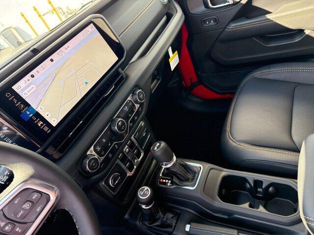 2025 Jeep Wrangler 4-Door Sahara - Photo 17