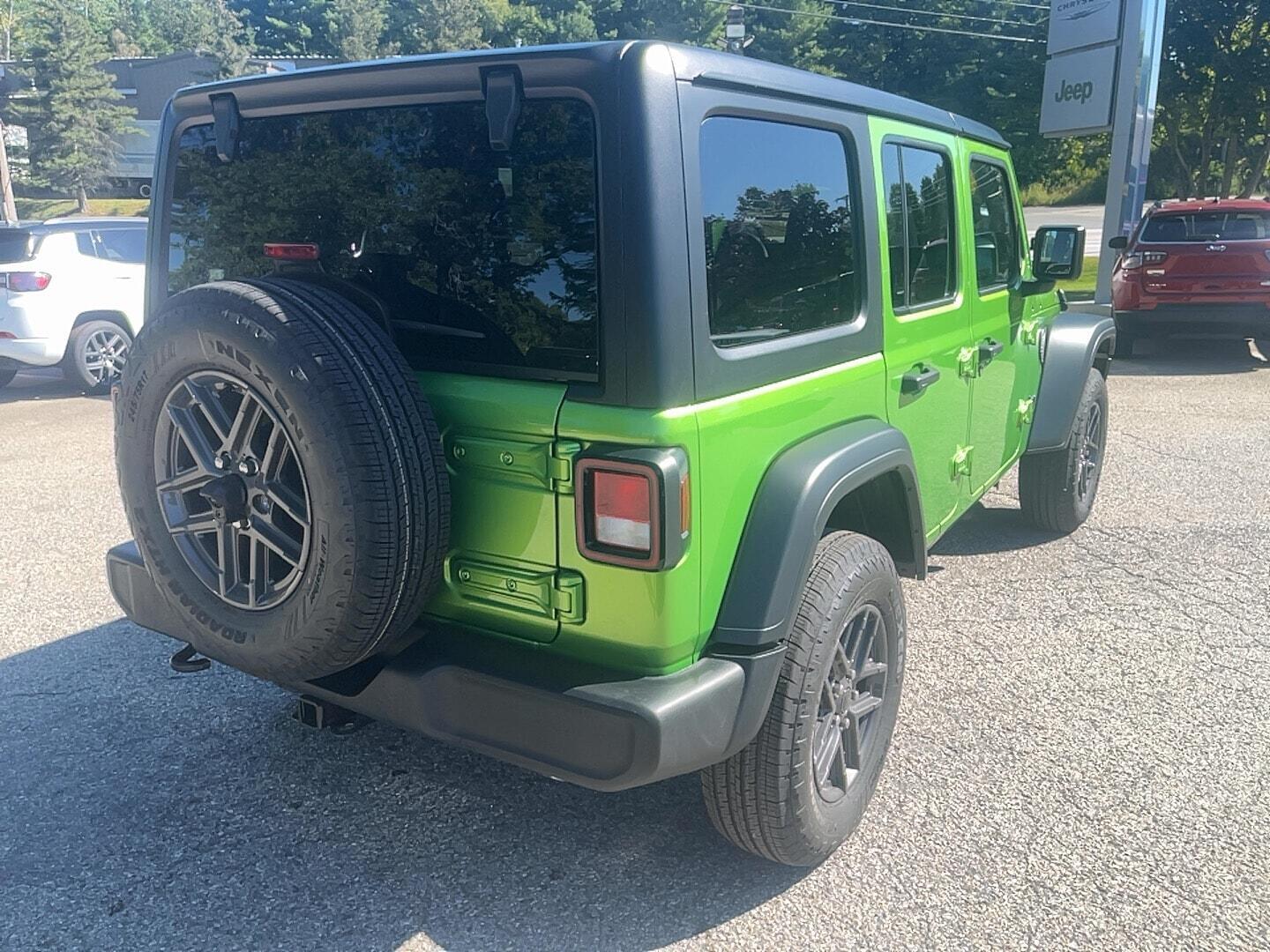 View vehicle photo 3
