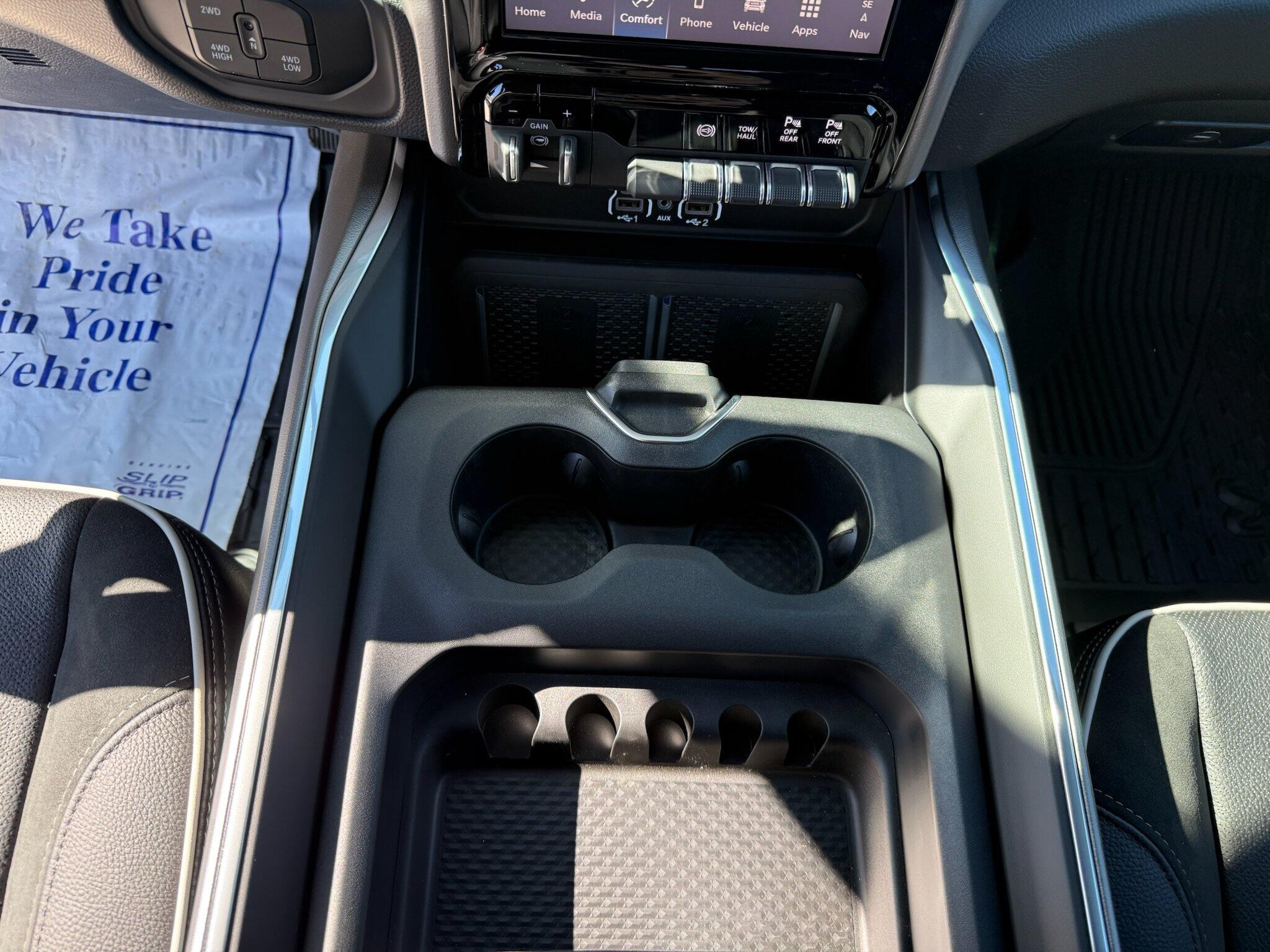 2026 RAM 3500 Laramie - Photo 14