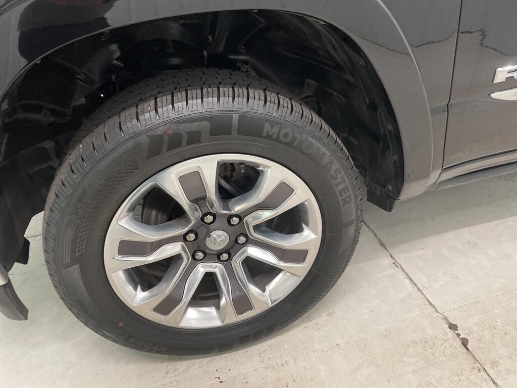 Used 2022 RAM Ram 1500 Limited with VIN 1C6SRFHT7NN447068 for sale in Cedarburg, WI