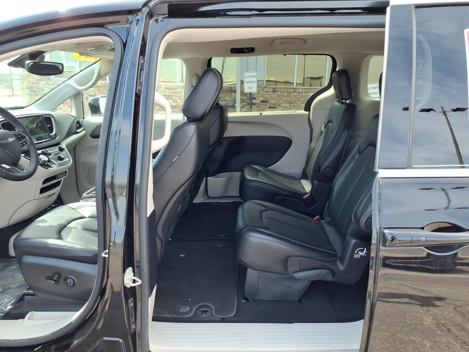 2024 Chrysler Pacifica Touring L - Photo 6