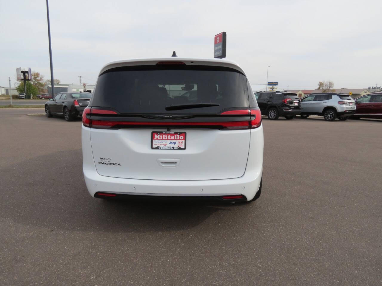2026 Chrysler Pacifica Select - Photo 9
