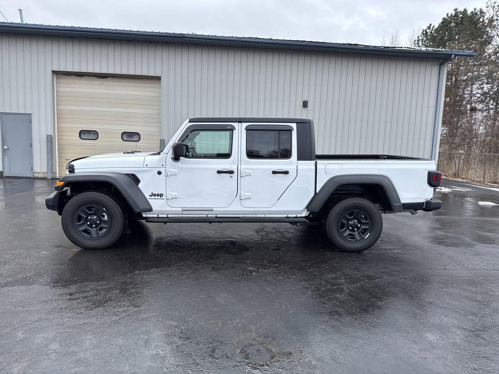 Used 2022 Jeep Gladiator Sport with VIN 1C6HJTAG0NL140558 for sale in Victor, NY