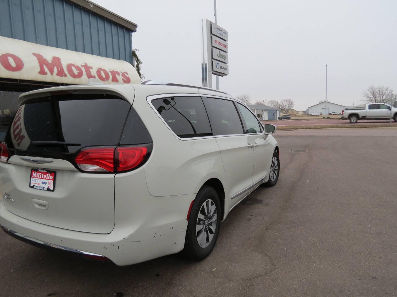 Used 2020 Chrysler Pacifica Touring L Plus with VIN 2C4RC1EG9LR146806 for sale in Fairmont, Minnesota