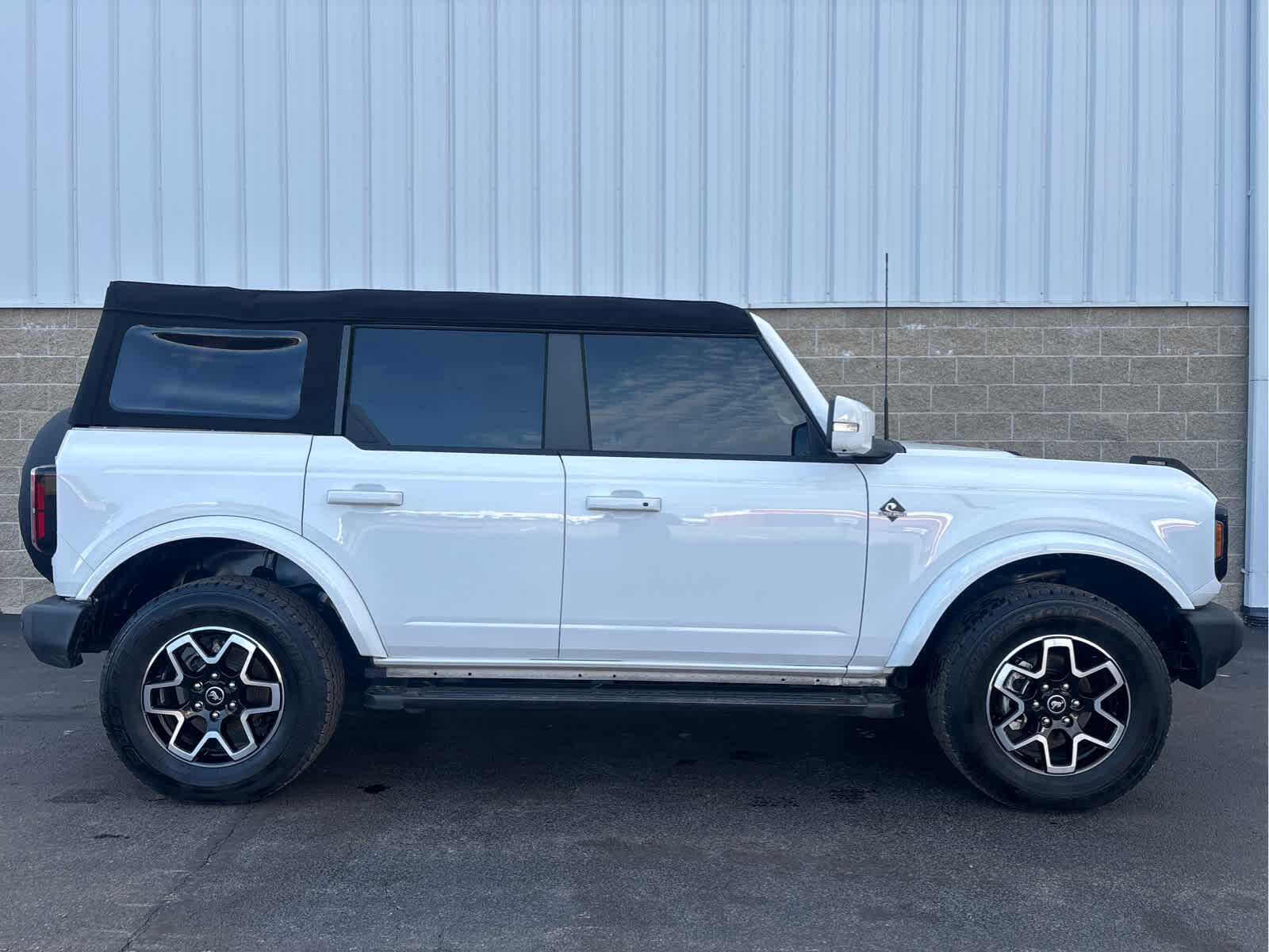 Used 2023 Ford Bronco 4-Door Outer Banks with VIN 1FMDE5BH6PLB13541 for sale in Wilmington, OH