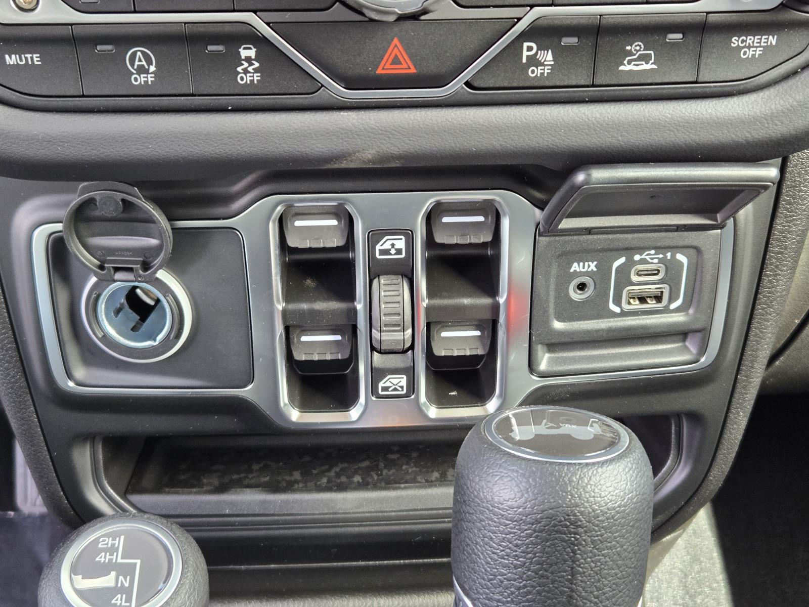 2025 Jeep Wrangler 4-Door Sahara - Photo 14