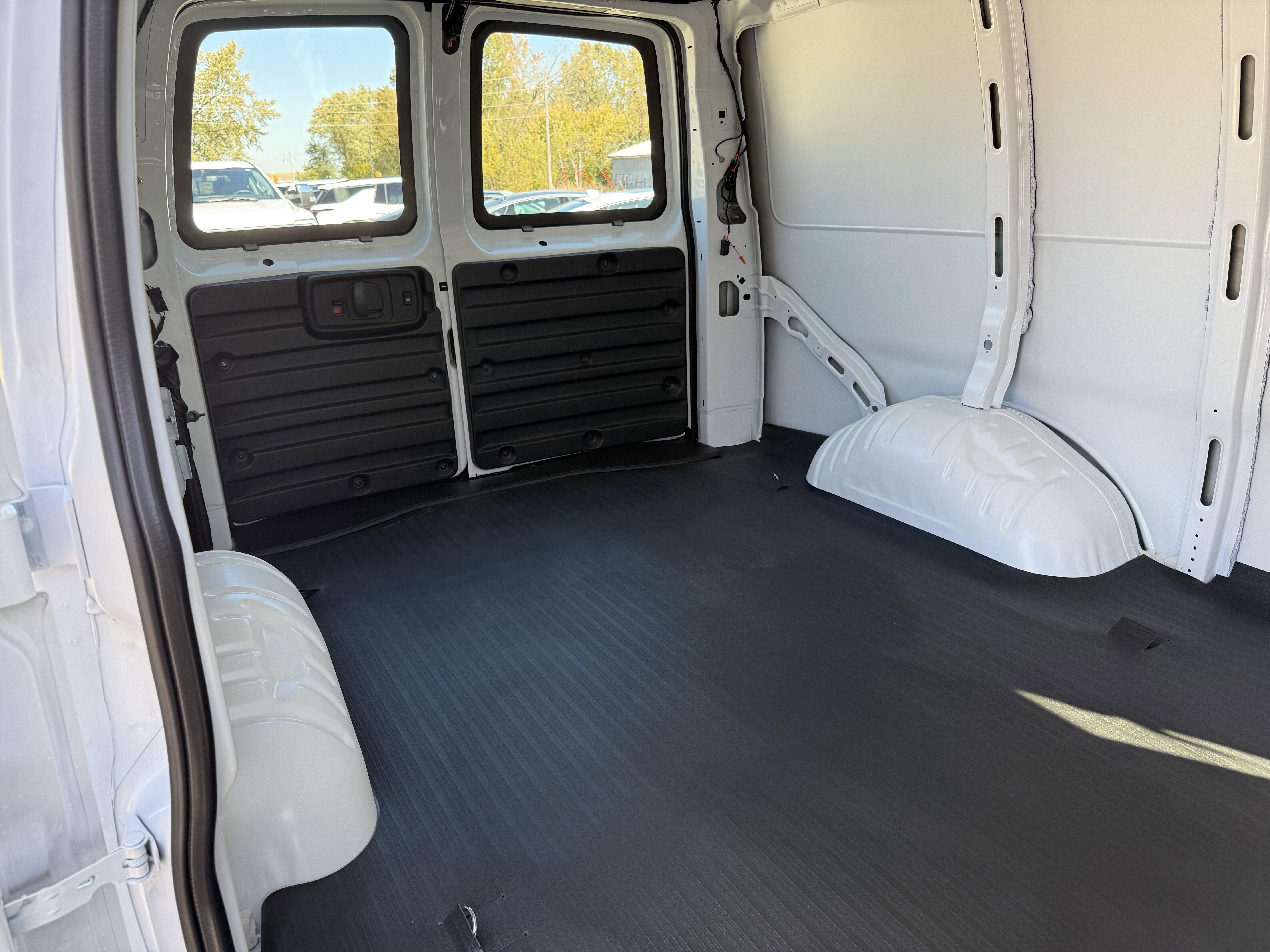 2025 Chevrolet Express Cargo Work Van - Photo 25