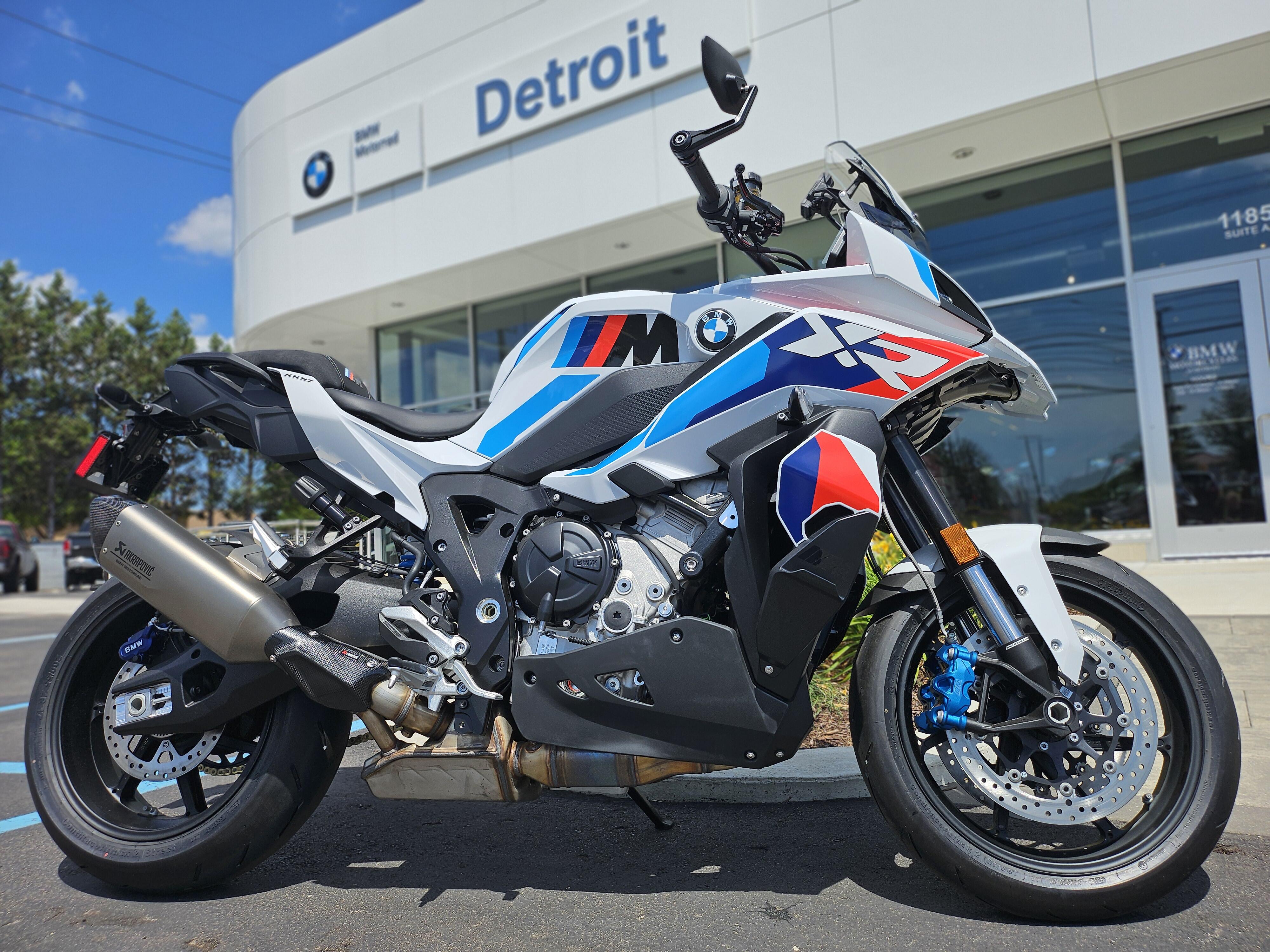 2026 BMW M1000XR
