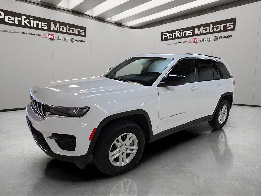 2024 Jeep Grand Cherokee Laredo 4x4's photo
