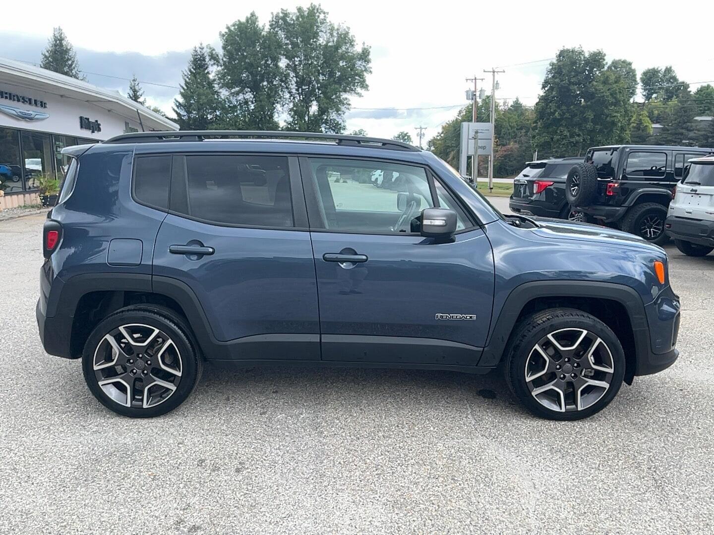 View vehicle photo 4