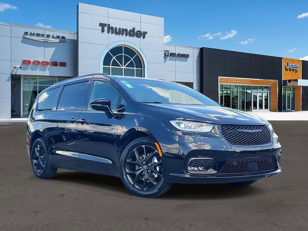 2026 Chrysler Pacifica Pacifica Select