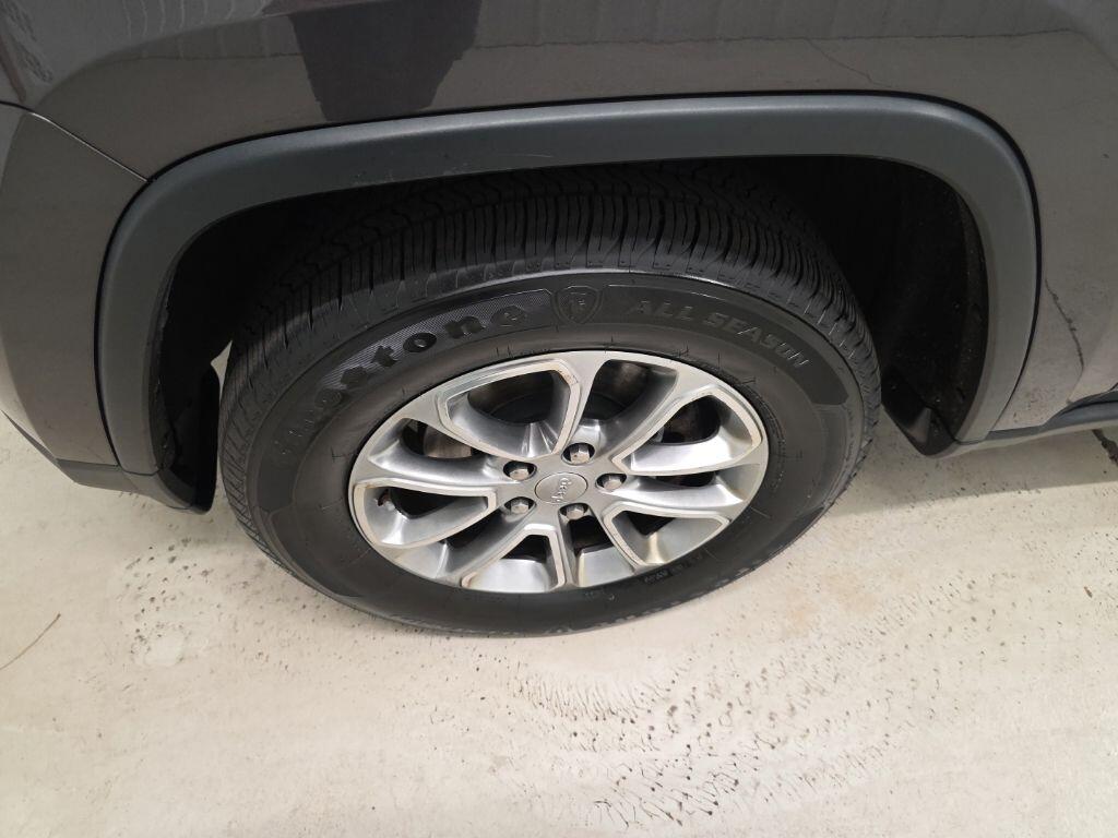 Used 2015 Jeep Grand Cherokee Limited with VIN 1C4RJFBGXFC762907 for sale in Cedarburg, WI