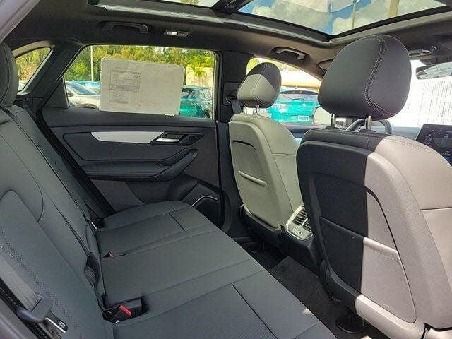 2025 VinFast VF 8 Eco - Photo 10