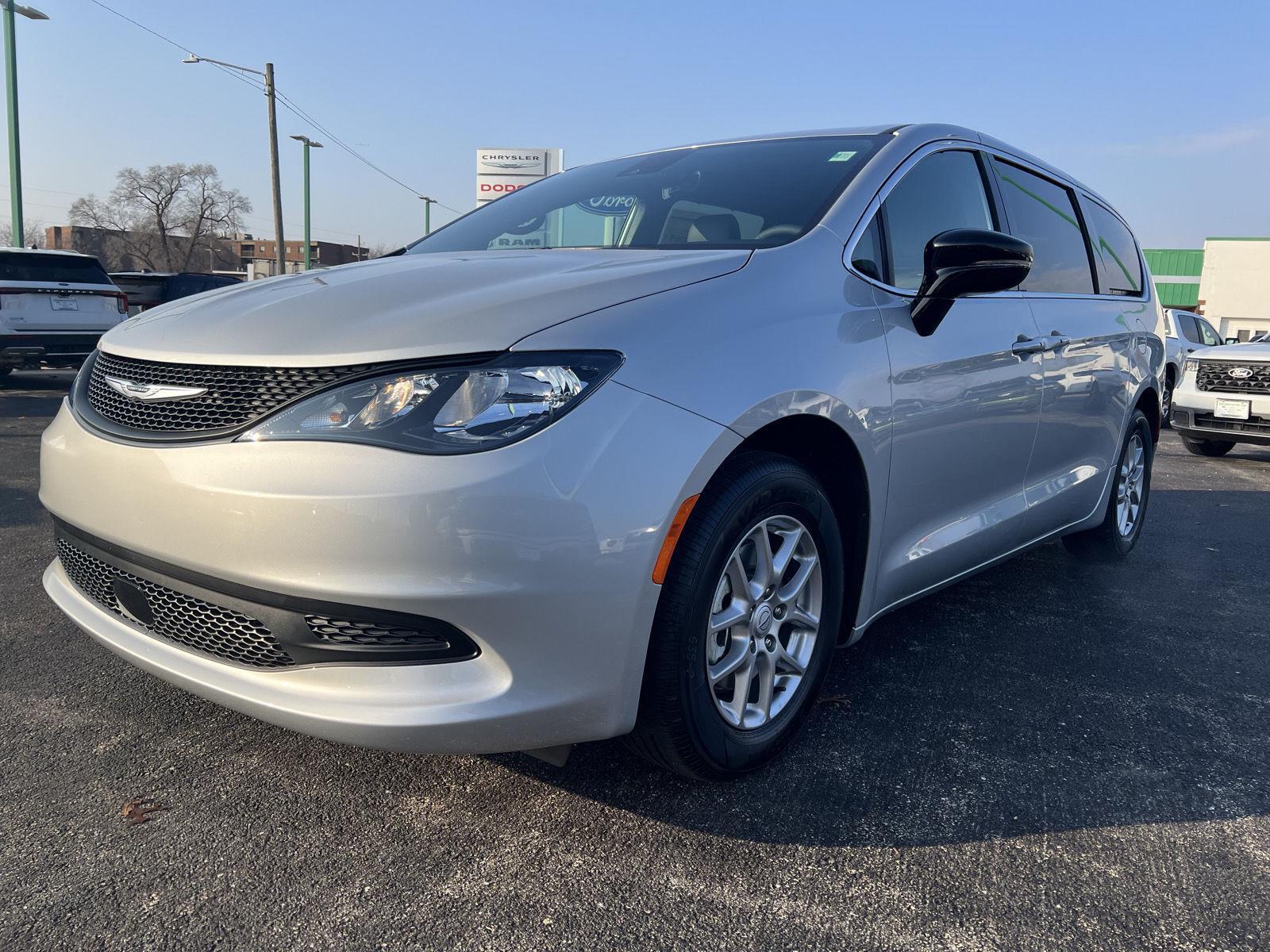 2026 Chrysler Voyager LX - Photo 9