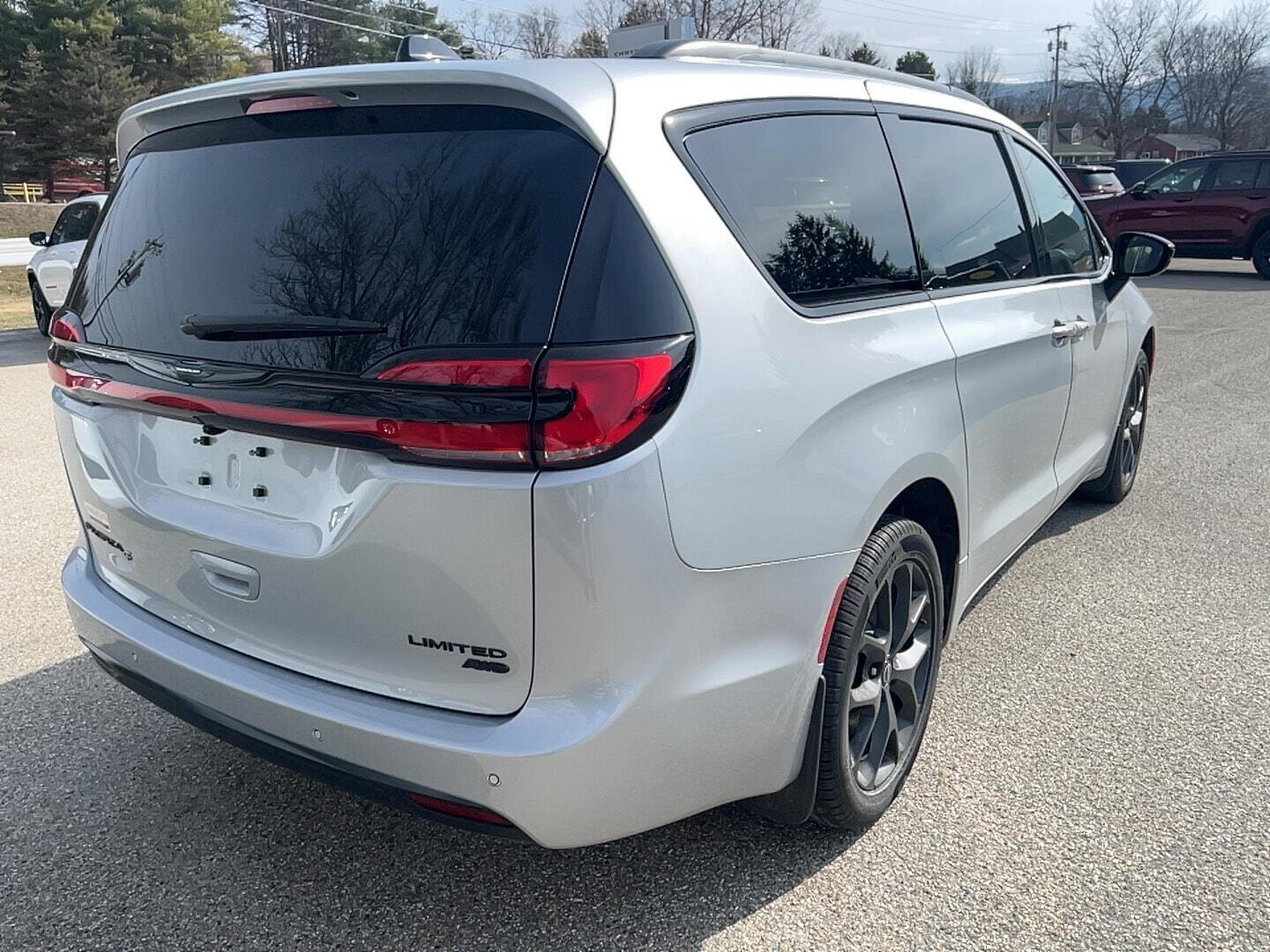 View vehicle photo 5