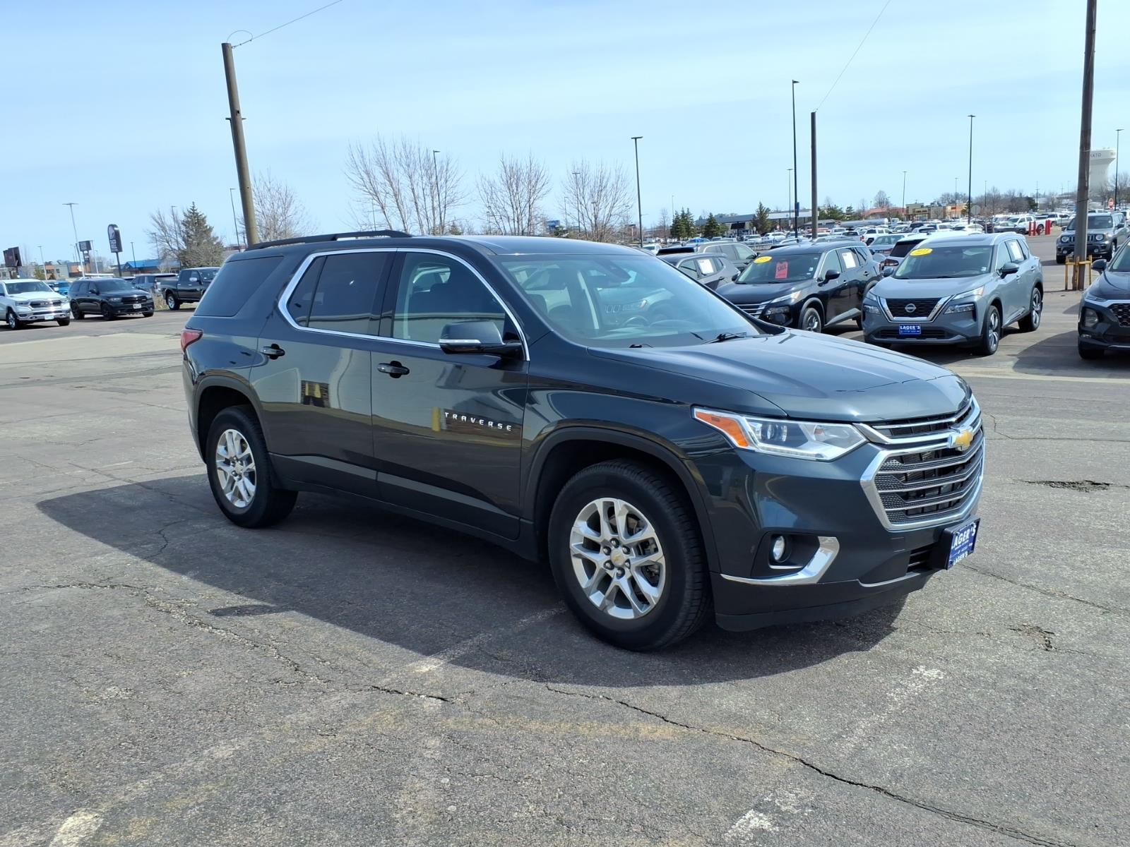 Used 2020 Chevrolet Traverse 1LT with VIN 1GNEVGKW9LJ309084 for sale in Mankato, Minnesota